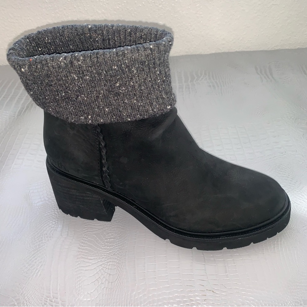 Earth Black Boots with Gray Knit Cuff Size 8 

NEW WITH TAGS
